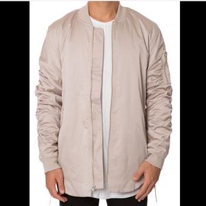 NWOT Elwood curved hem bomber jacket